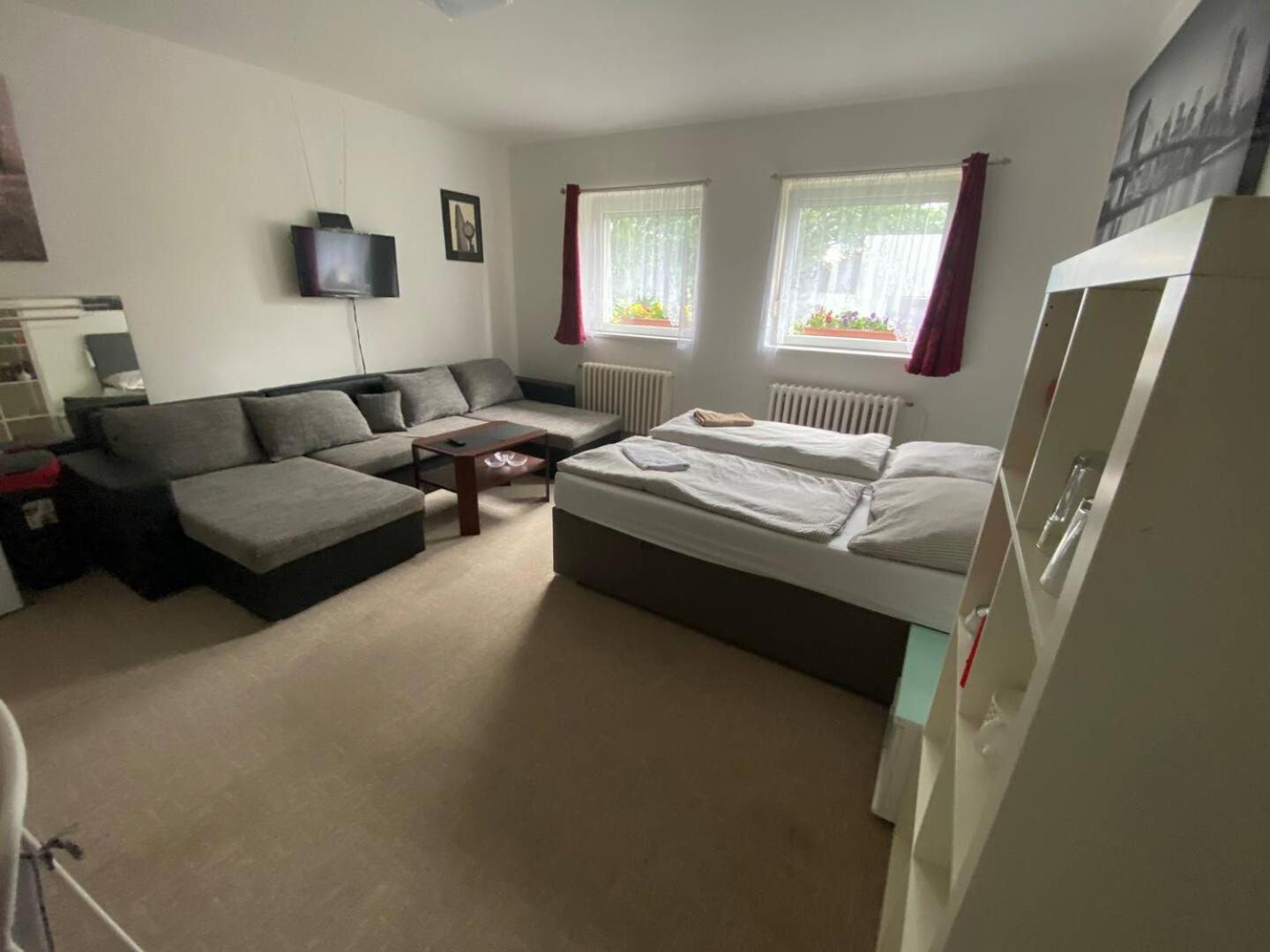 Homestay U Hanky Zdiby Екстериор снимка